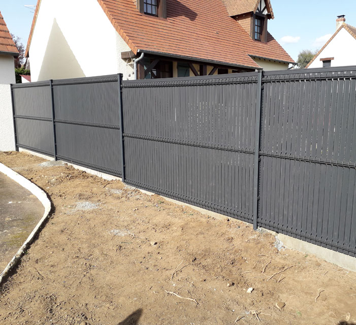 Pose de clôture à Troarn